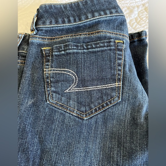 American Eagle favorite boyfriend stretch jeans. - Picture 3 of 3